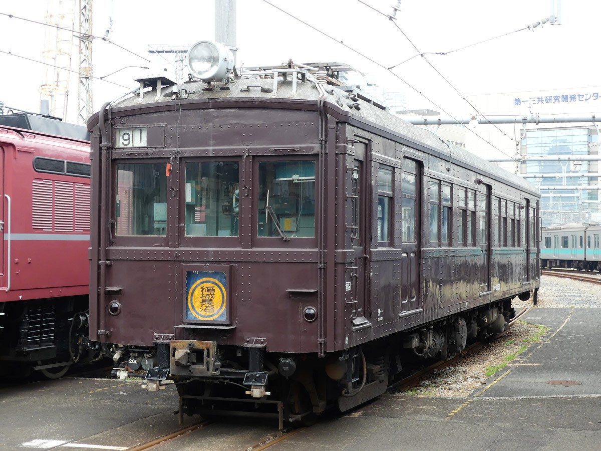 初めて自動ドアが取り付けられた国鉄モハ30形電車