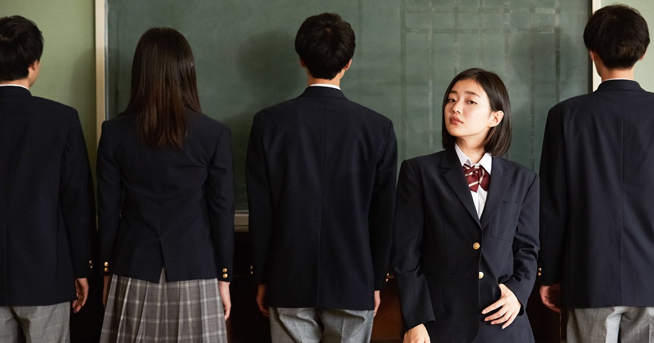 周囲から孤立する女子高校生
