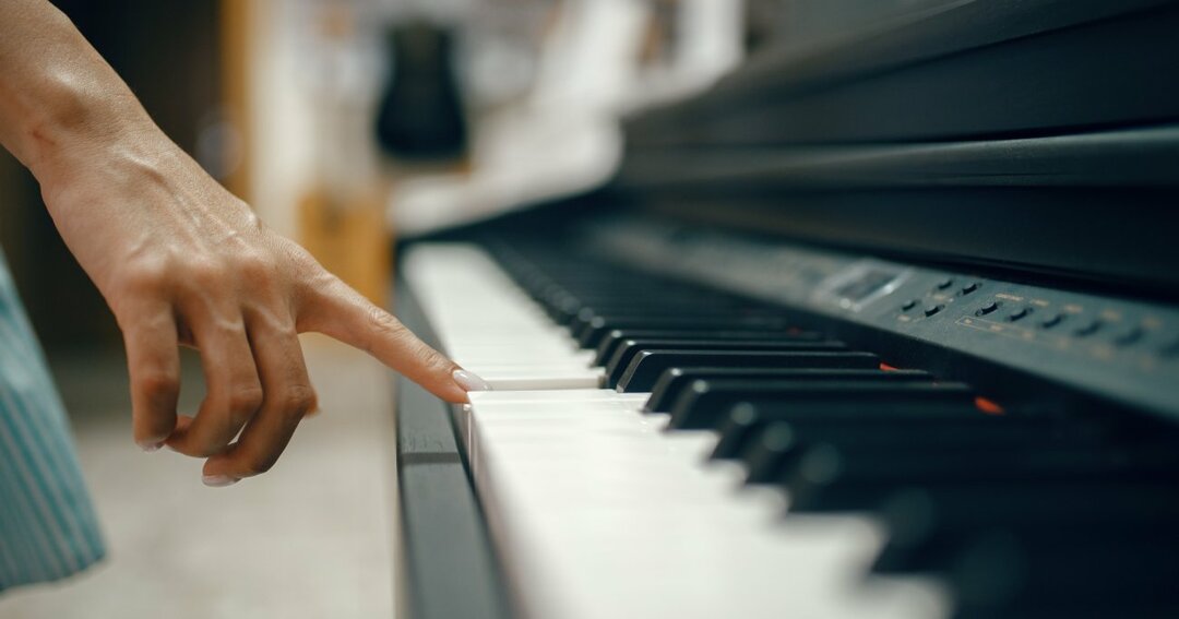 「両手で弾きたいならこれ！」知っておきたい、大人ピアノ（キーボード）の選び方