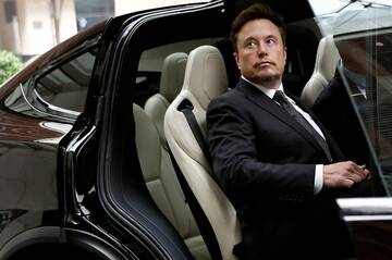 テスラ、マスク氏の株式報酬237億ドルを承認