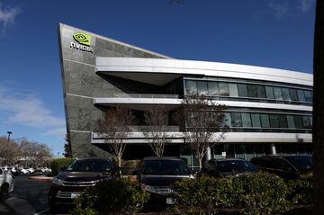 生成AIに沸く半導体業界、未来のドル箱狙う