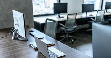 ChatGPTは仕事の4分の1を代替、知的労働者の半分が失業する?