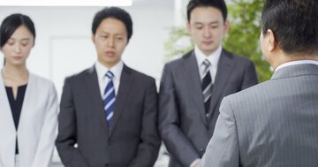 職場の人間関係が壊れる人がやっているNG行動・ワースト1