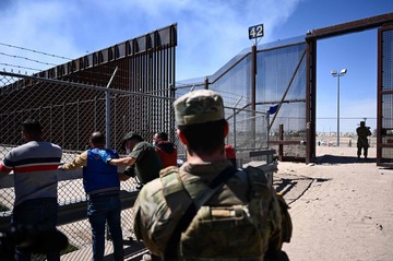 米国防総省、南西部国境に戦闘部隊5000人超の派遣準備