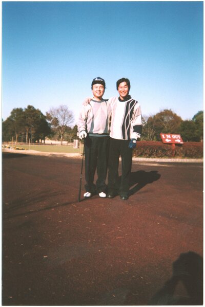 孫正義氏と近藤太香巳氏がゴルフをしたときの写真
