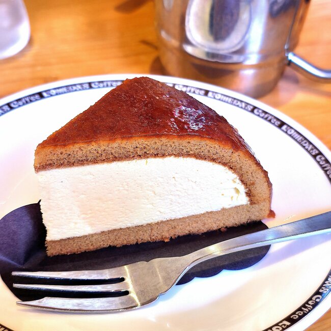 「全人類の幸せがここに詰まっている」コメダ珈琲の“ふわとろ新作スイーツ”幸福感がエグい!「ごちそうすぎる」「ほろ苦でめちゃうま」