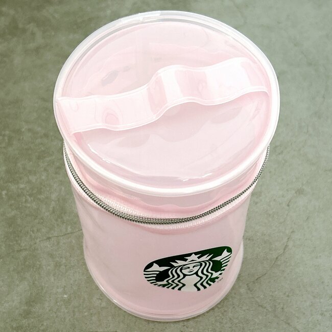 こんなん見たら買うしかない…！スタバの“カップみたいなポーチ”チョコやコーヒー付きでお得感すごい！「ファスナーがとてもキュート」「シルバーの繊細な感じが気に入りました」