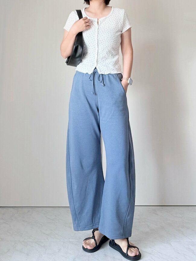 「全色買おうかと思った」GUの“楽ちんワイドパンツ”一度はいたら手放せない！「シルエットが好き」「体のラインがとても綺麗に見える」《購入レビュー》