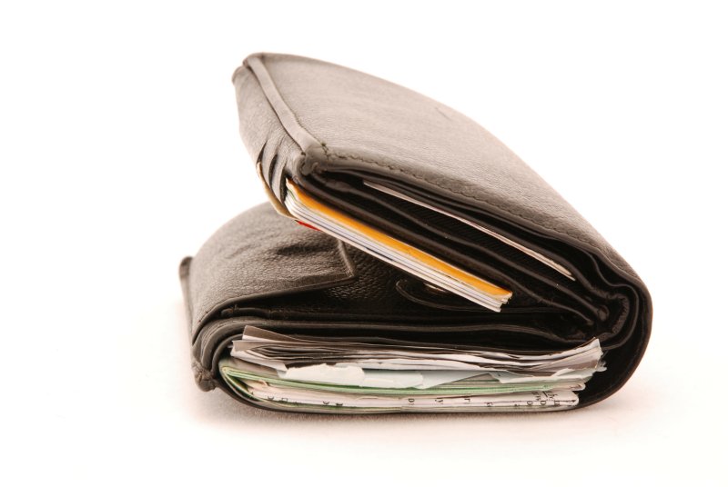 “財布がパンパンな人”は<br />お金が貯まらない。<br />じゃあどうすれば？