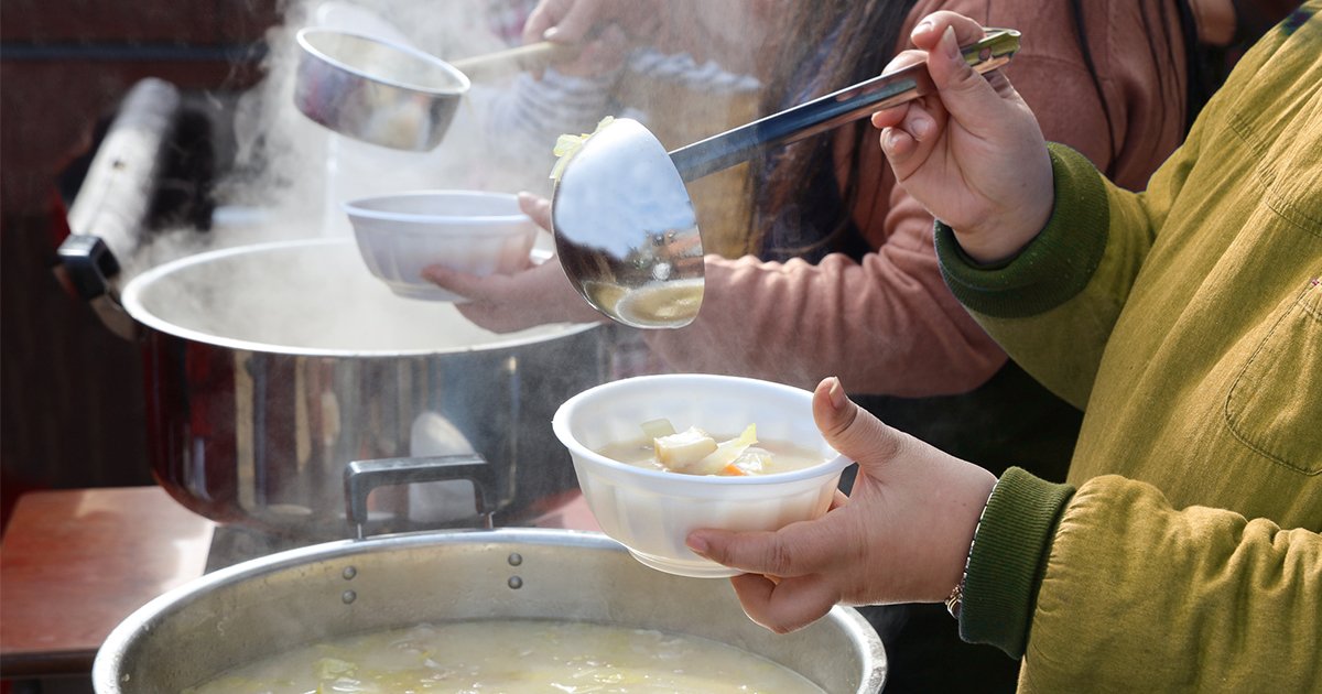 無料食事配布の風景