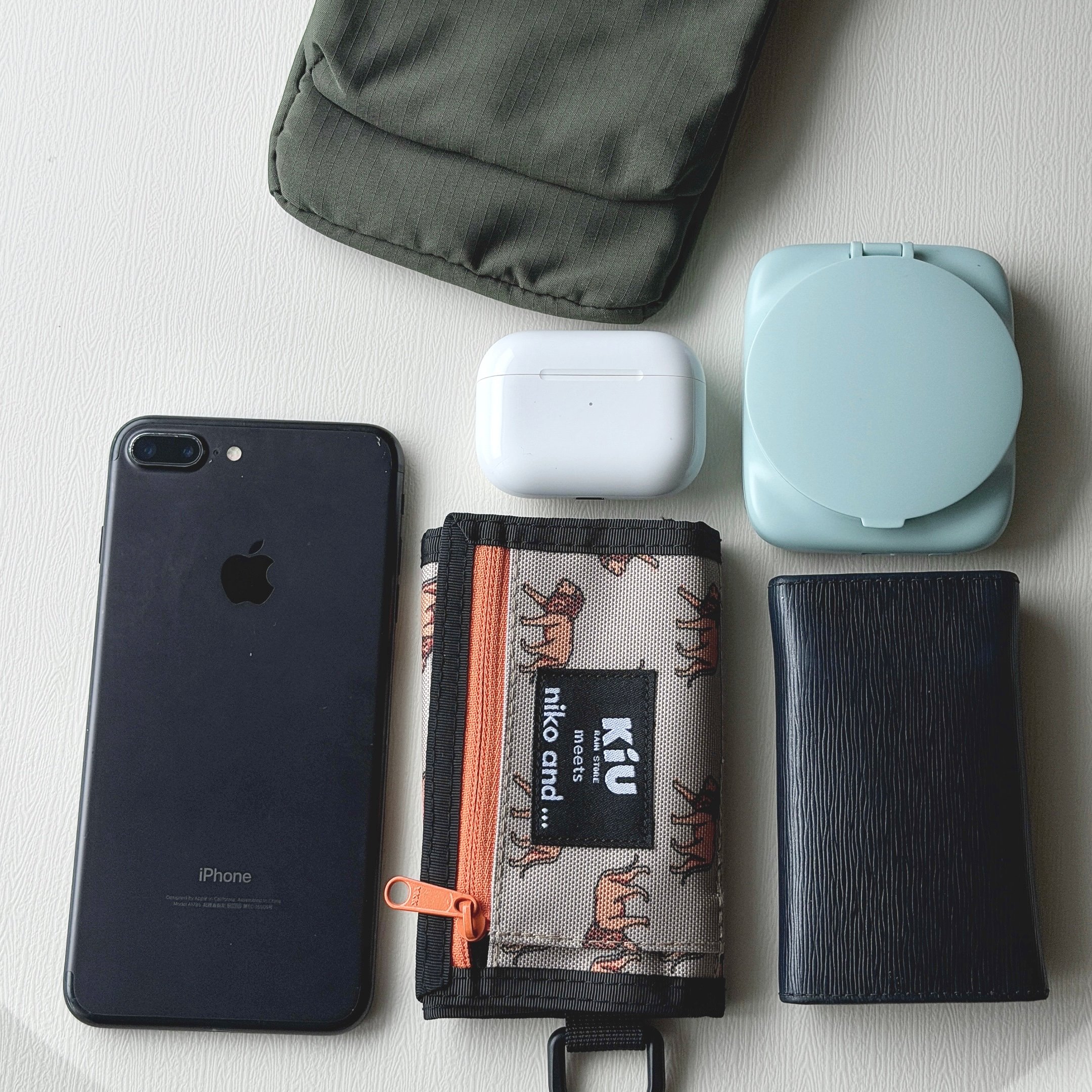 見た目よりたくさん入る！グローバルワークの「めちゃ軽ショルダー」ポケットたくさんで使いやすい！