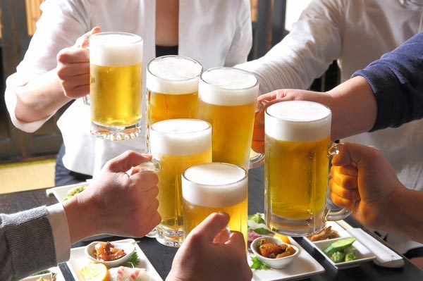 「暑気払い」の帰り道にケガしても労災はおりない:通勤災害になるもの・ならないもの
