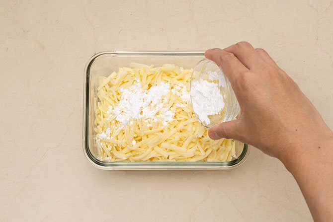 【裏ワザ料理】ピザ用チーズでつくる! ホットプレートdeチーズフォンデュ