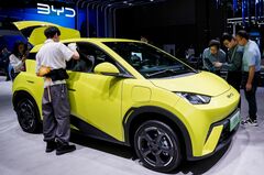 中国EVメーカー、海外勢より優位でも前途多難