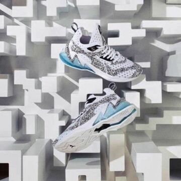 PUMA、ARスニーカーを発売 靴全体をQRコードで覆ったデザイン