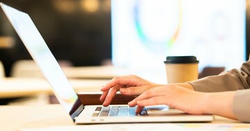 社内メールの宛名は「○○さん」と「○○様」どっちにすべき?→専門家の答えが納得だった!