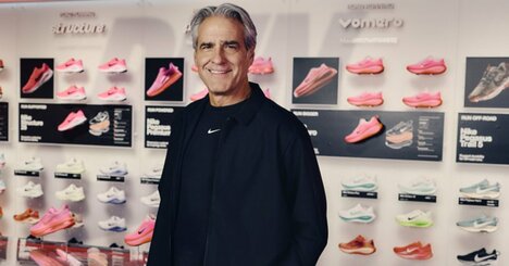 ナイキ復活の一手、超厚底のランニングシューズ