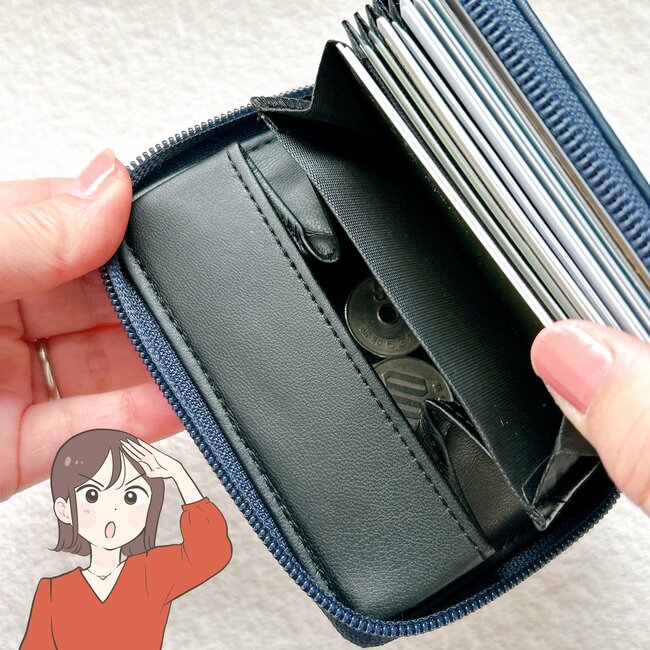 カードや診察券が22枚入る…!ワークマン新作の「980円ミニ財布」ガバッと開いて取り出しやすい!