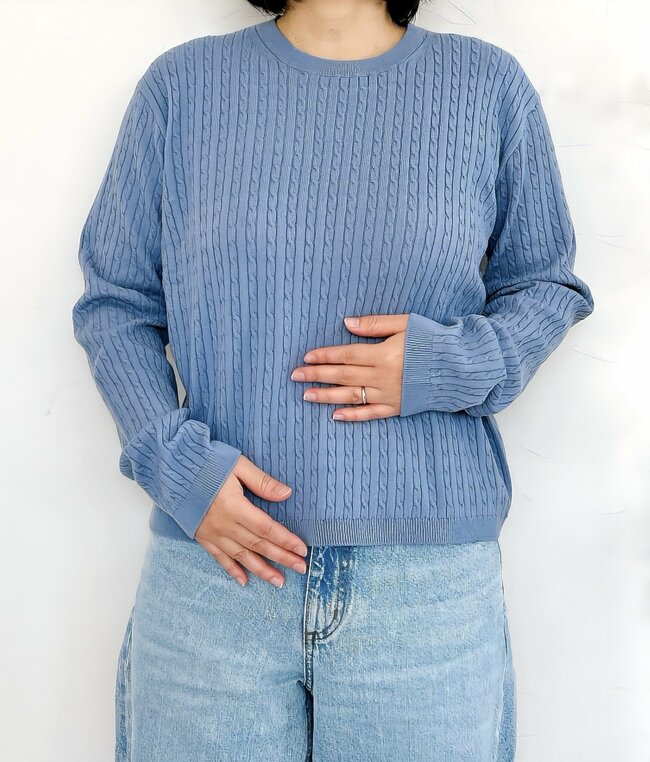 体がペタンと痩せて見える…！ユニクロの“華奢見えニット”が可愛くてヘビロテ確定！「何枚も欲しい」「体のラインが綺麗に見える」