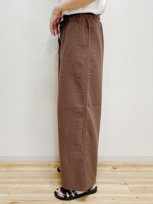 「こんなパンツ探してた」「別のカラーもほしい」無印良品の“楽ちんワイドパンツ”秋までたっぷり着回せる！「はいていて気持ちいい」「脚の形もでません」《購入レビュー》