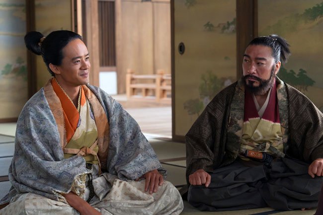 羽柴秀吉（左）と荒木村重（右）　（C）NHK