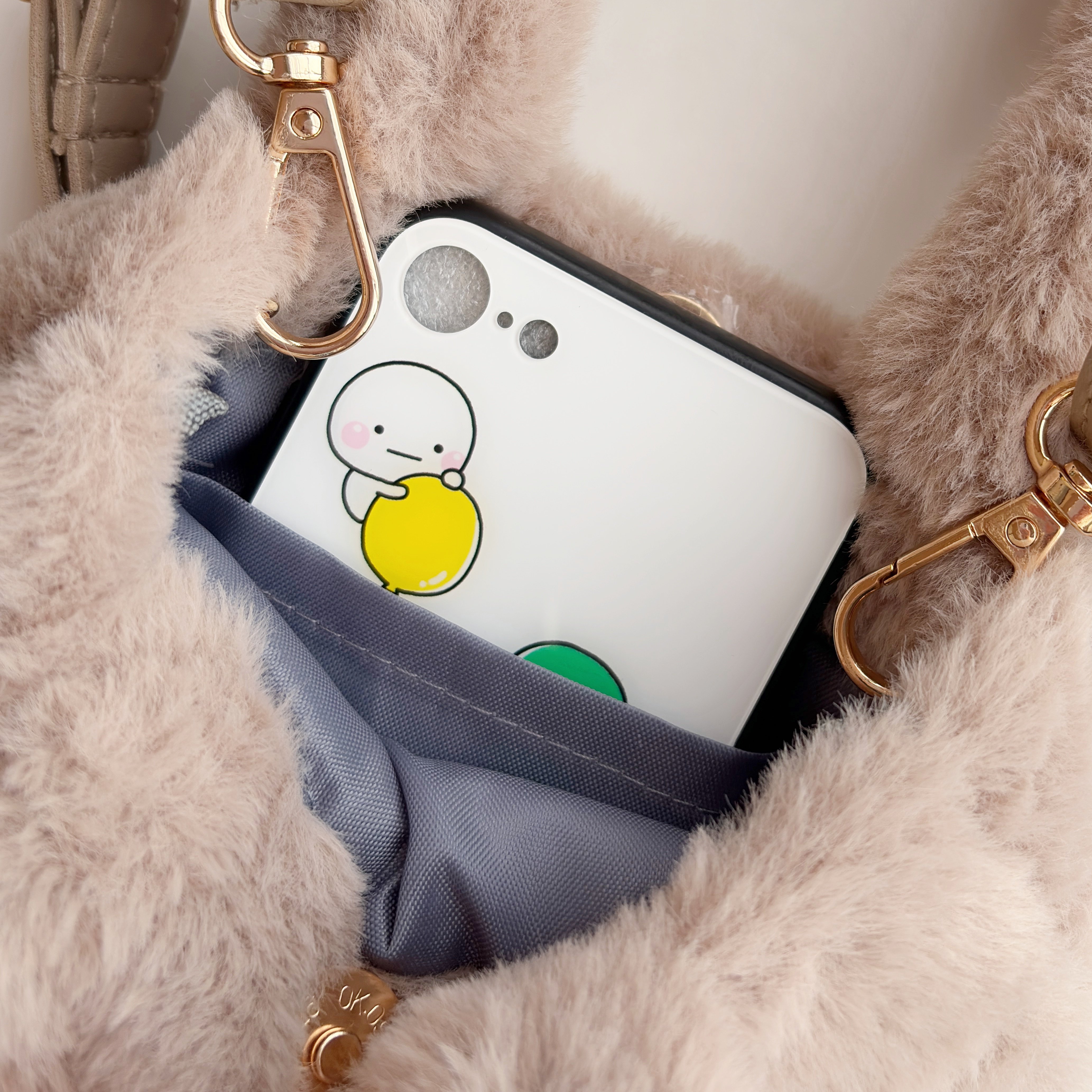 「こんなん見たら買うしかないやろ」スタバの“ボトルみたいなショルダーバッグ”が可愛すぎる…!「2店舗目でGETできました」「街で見かけたら思わず二度見しちゃう」