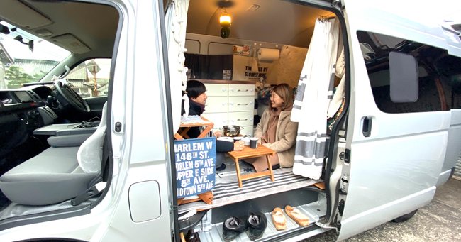 車中泊生活ブームが日本到来か、欧米発「バンライフ」の魅力と現実