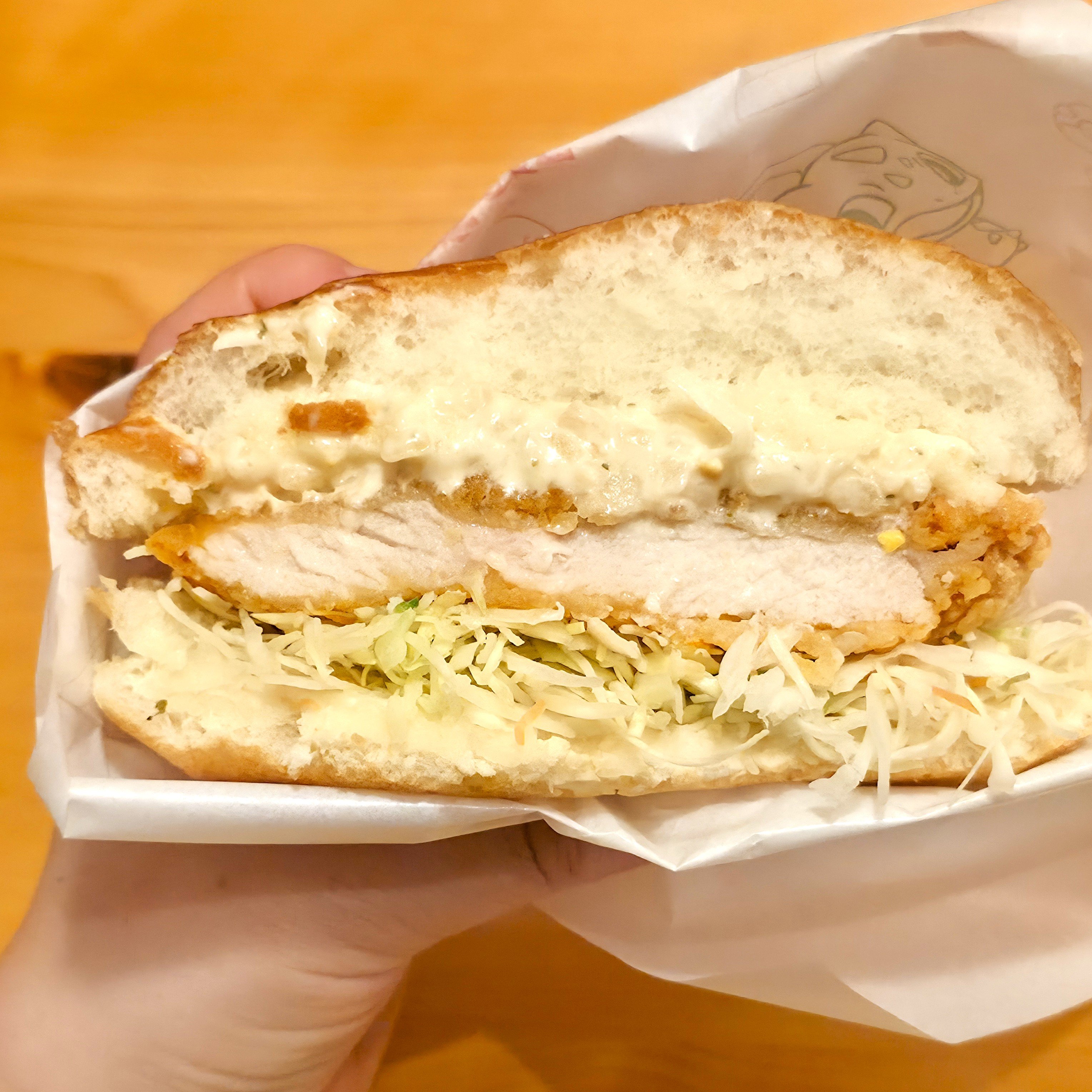 「うまい！そしてデカい」「期待を裏切らないおいしさ」コメダ珈琲の“期間限定メニュー”ボリューム満点でお腹パンパン！「ジューシーでうまうま」