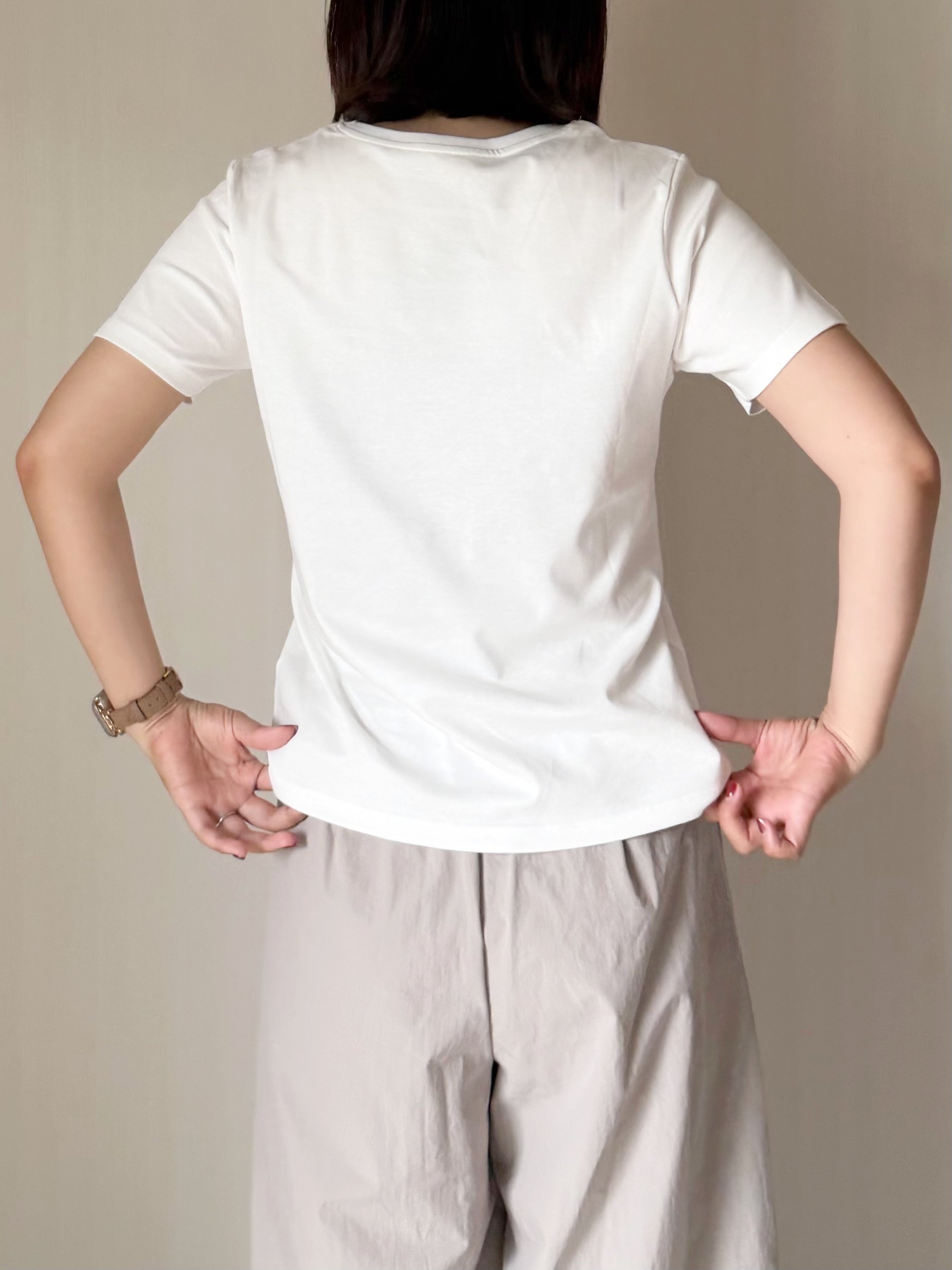 「色違いで3枚購入」「何枚あってもいい」グローバルワークの“透けにくい白T”が大好評!「求めていたシルエット」【購入レビュー】