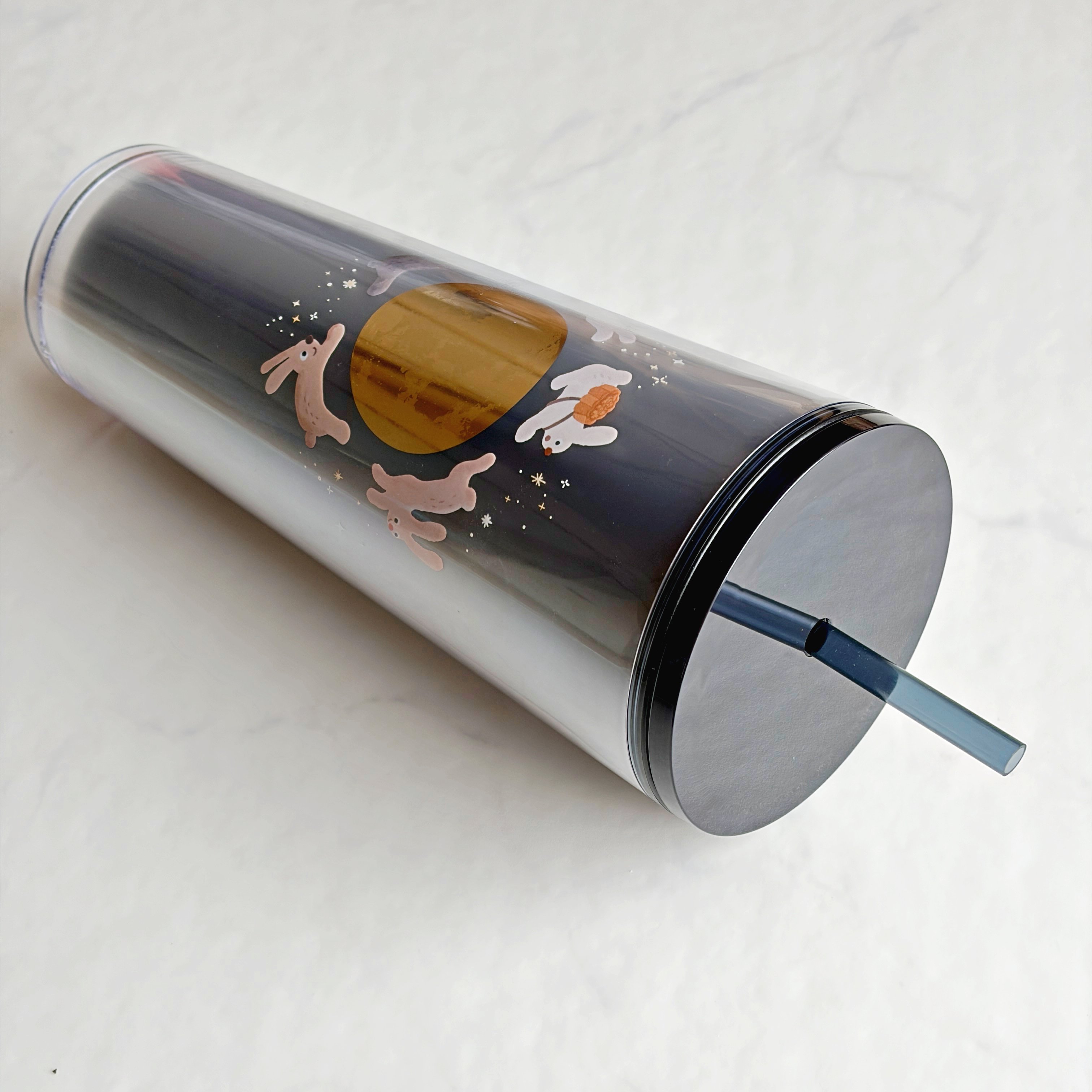 【スタバ】朝イチで買っちゃった！可愛すぎる「夜空みたいなタンブラー」満月とウサギのデザインがたまらない！《購入レビュー》