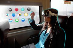 アップル「Vision Pro」1カ月体験、機内で列車で