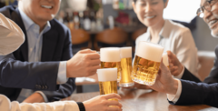 会社の飲み会に来たがらない若手社員。無理に誘ったらパワハラになる？