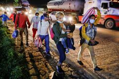 中米の移民集団再び北上、バイデン政権どう対応？