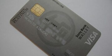 「タカシマヤプラチナデビットカード」は、還元率が常時2％、高島屋で最大10％＆充実の付帯サービスが使えるのに、審査が不要のお手軽なプラチナカード！