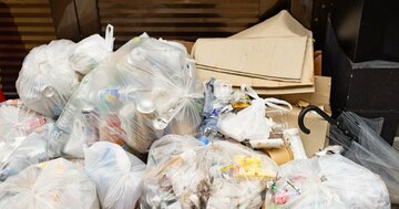 紙コップが散乱、街はゴミだらけ…「気にせずポイ捨てする外国人」は一体何を考えているのか？