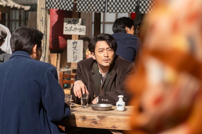 速記を始めたのぶ、闇市で記者にスカウト→朝ドラ後半戦がガラッと動き出した【高橋文哉コメント付き・あんぱん第64回】