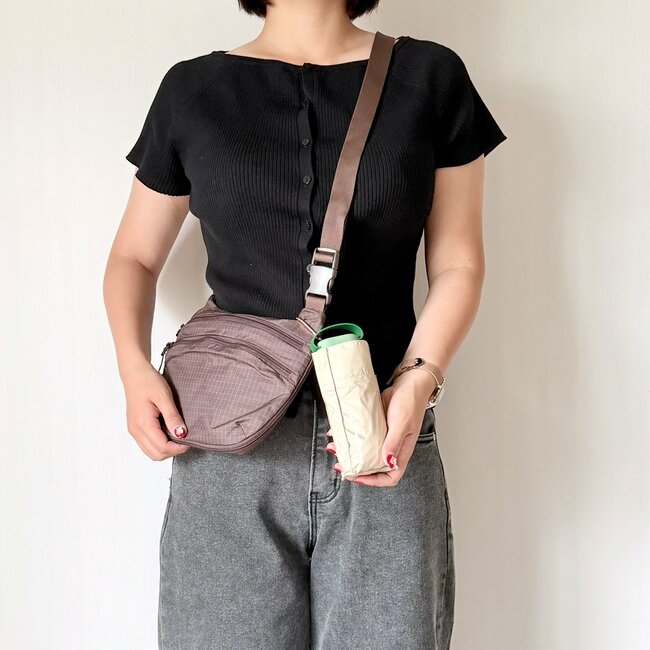 「ラスイチあった」「とにかくコンパクト」ファミマの“スマホサイズの折りたたみ傘”が買って大正解！「コスパで決めました」「持ち歩きやすくて良き！」《購入レビュー》