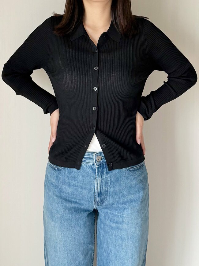 「マイナス5kg見え」「2枚買いした」ユニクロの“着痩せトップス”が色違いも欲しくなるオシャレさ！「シワにならないから最高」《購入レビュー》