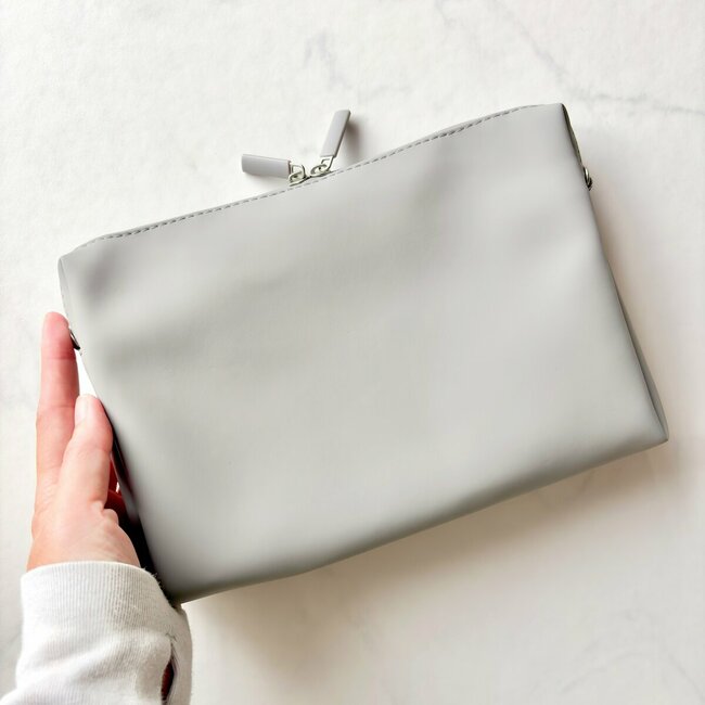 もうミニ財布はこれでいいじゃん！ダイソーの“小銭が入るカードケース”パカッと開いて使いやすい！「これで220円は安すぎる」「コンパクト財布の最適解きてた」