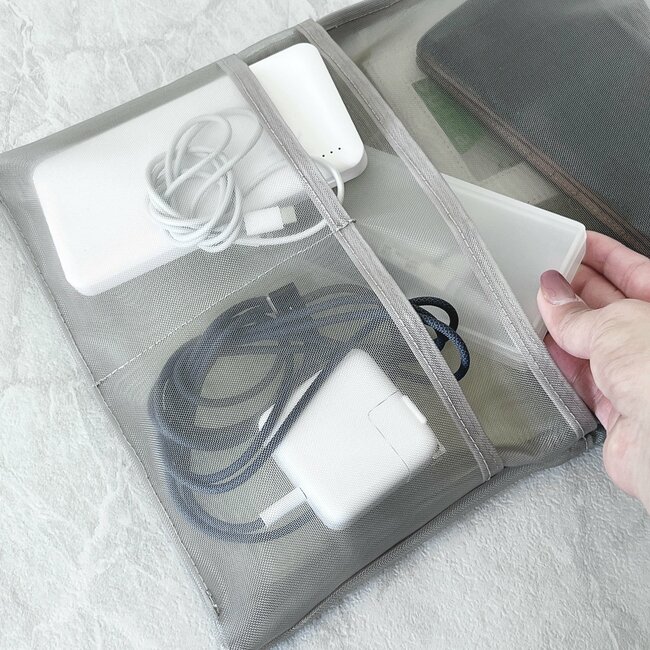 「こんな便利な商品があったとは…」無印良品の“ポケットたくさん収納”カバンの中がスッキリした！「仕分けしやすくて感動」「重宝しています」