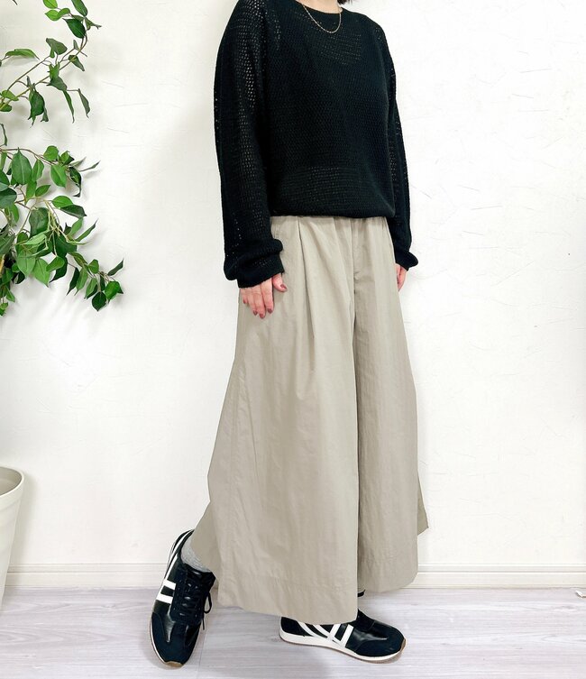 「履き心地、最高です！」ユニクロの“スカートみたいなパンツ”がめっちゃ軽くて楽ちん…！「体型も拾わず買って正解」「花粉や埃が付きにくい」