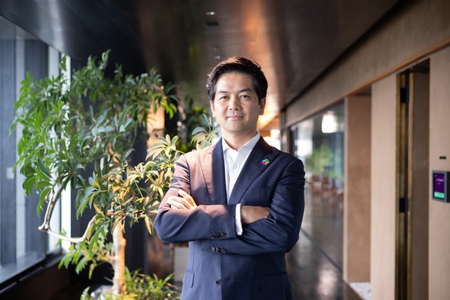 佐々木 聖治(ささき せいじ)Slack Japan 日本法人代表
米ワシントン大学にて国際経営学の学士号を取得。米SuccessFactors Inc.日本法人社長、SAP Japan人事人財ソリューション事業統括本部長、米セールスフォース・ドット・コム日本法人エンタープライズビジネス部門の戦略アカウントマネジャーを経て、2018年2月よりSlack Japanのカントリーマネジャーに就任し、日本の事業責任者および代表としてSlack Technology Inc.の地域事業統括及び日本での拡大展開を指揮する。