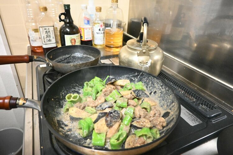 コンビニ飯ばかりの人に知ってほしい「15分で作れる」夏野菜いっぱいカレー