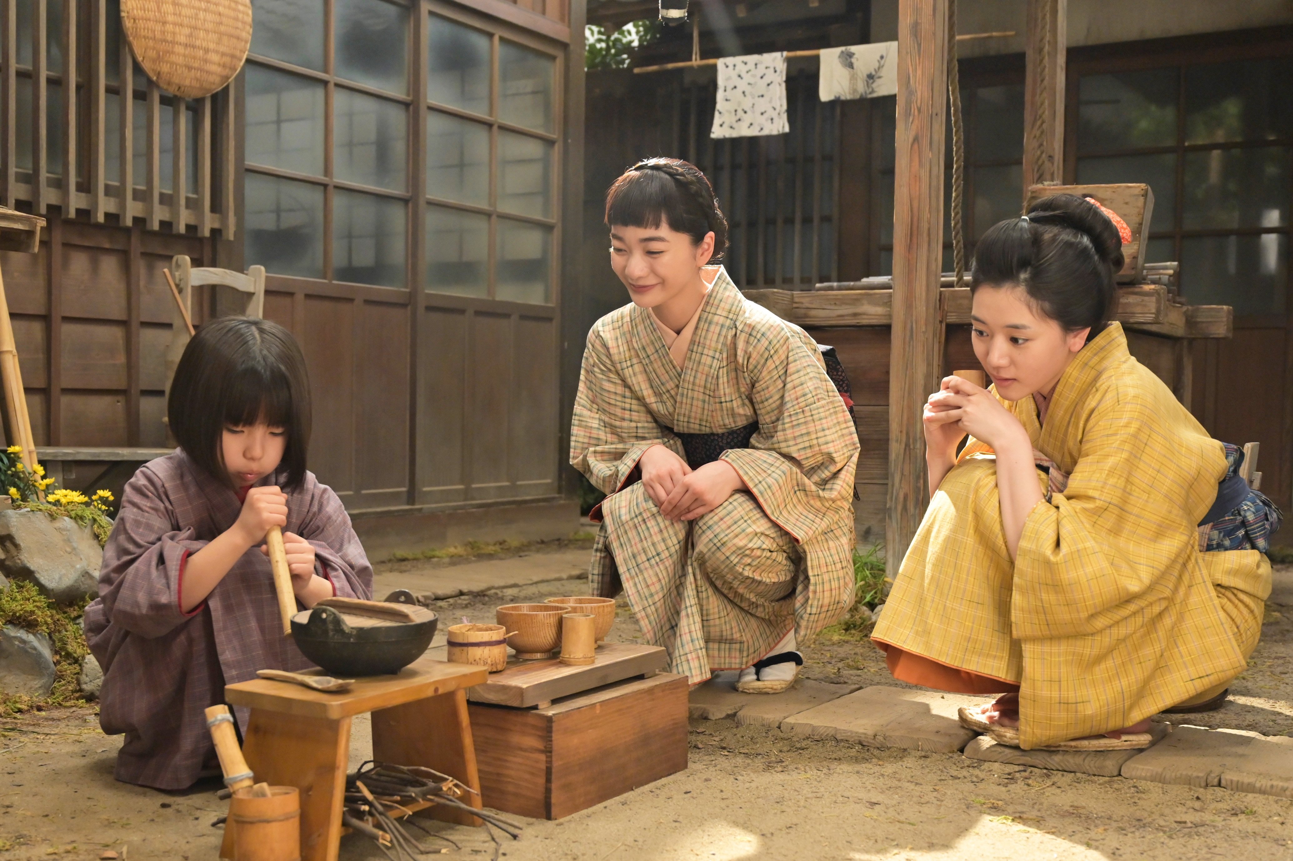 「毎日、誰かが死ぬ」極限状態→母役・水野美紀が伝えた「力の源」に共感しかない…〈風、薫る第48回〉
