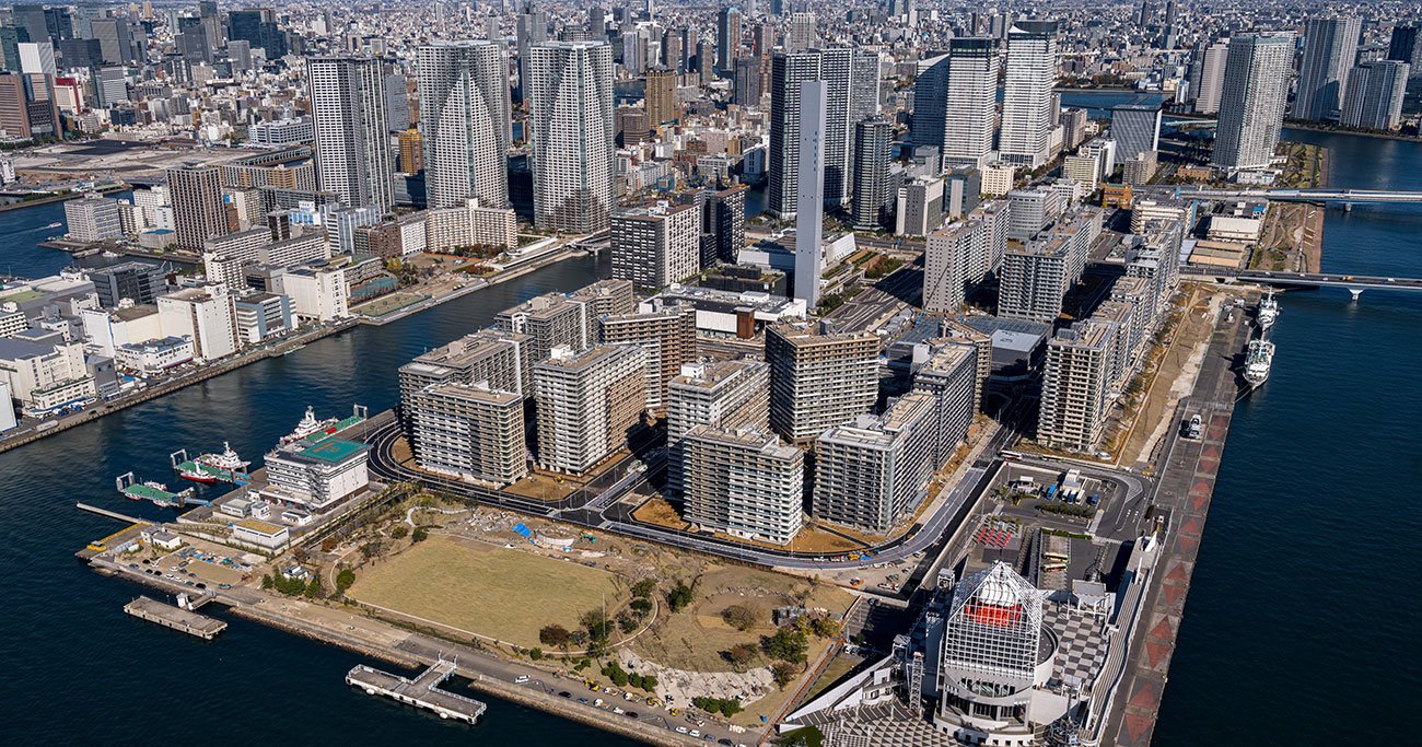 スクープ記者が「五輪選手村バイト」に潜入！ 流血しながら働くも、冷たい視線を浴び…潜入取材の裏事情