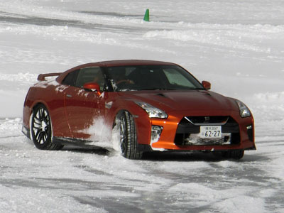 日産リーフが雪道で四駆並みに走りやすい理由