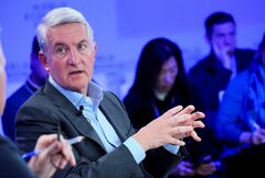 米中で消費減退、ハンバーガーから高級バッグまで