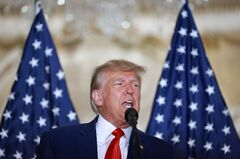 トランプ氏がデサンティス氏を批判、ディズニーとの対立巡り