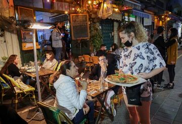 ワクチン接種最速イスラエル、集団免疫へ正念場