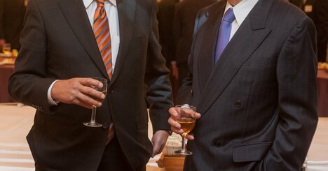 「異業種交流会に参加しまくる人」がなぜか胡散臭い理由・ワースト1